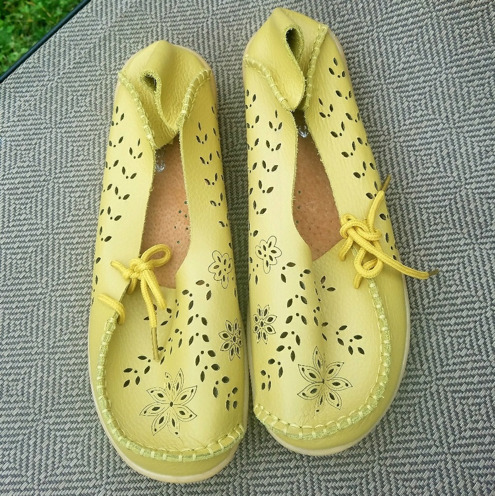 NWOT Women Casual lace up loafers